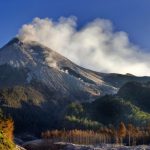 15+ Nama Gunung Tertinggi di Indonesia Beserta Ketinggian dan Letaknya