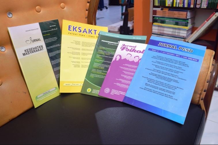 Penulisan jurnal selaku  daftar pustaka mengikuti urutan Cara Menulis Daftar Pustaka Jurnal