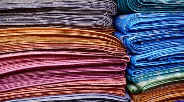Bahan tekstil berupa kain wol mempunyai karakteristik berikut kecuali